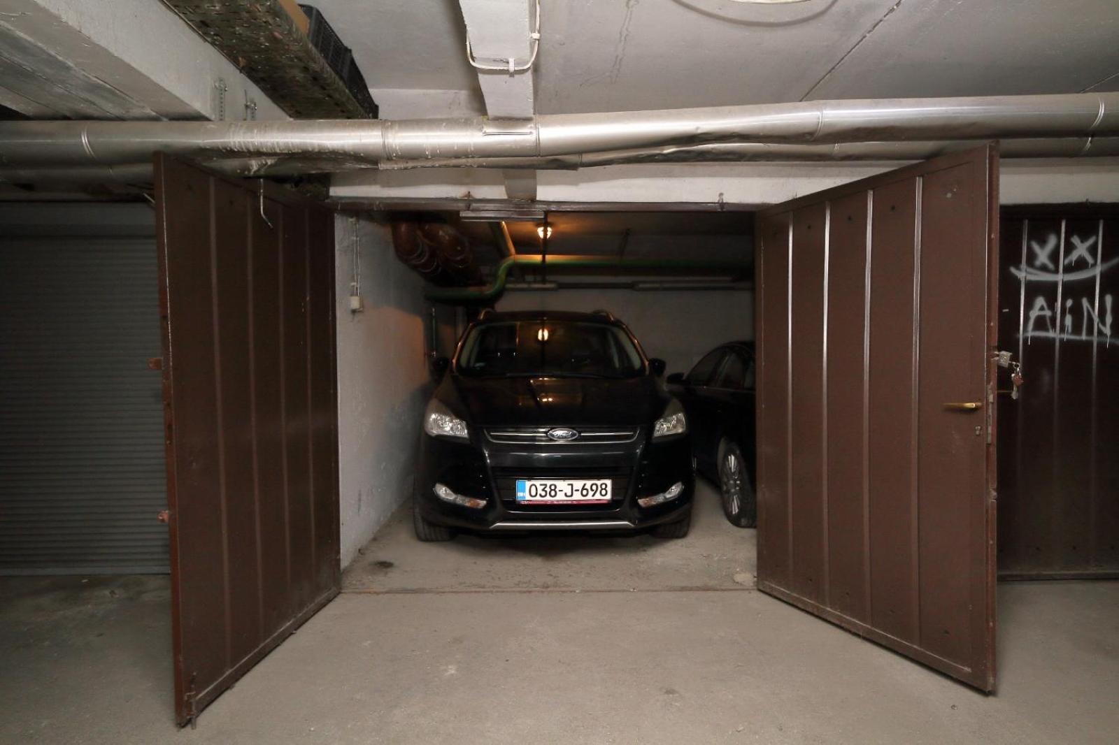 Franca A2-Parking Garage Apartment Sarajevo Exterior photo
